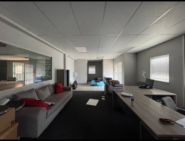 449M² WAREHOUSE TO LET IN STORMILL